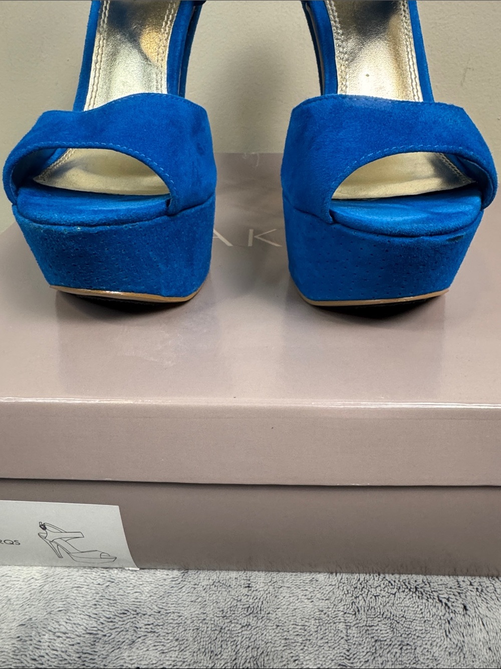 Bakers “Kay” Turquoise Suede Platform Heels - Size 7 - Picture 11 of 12